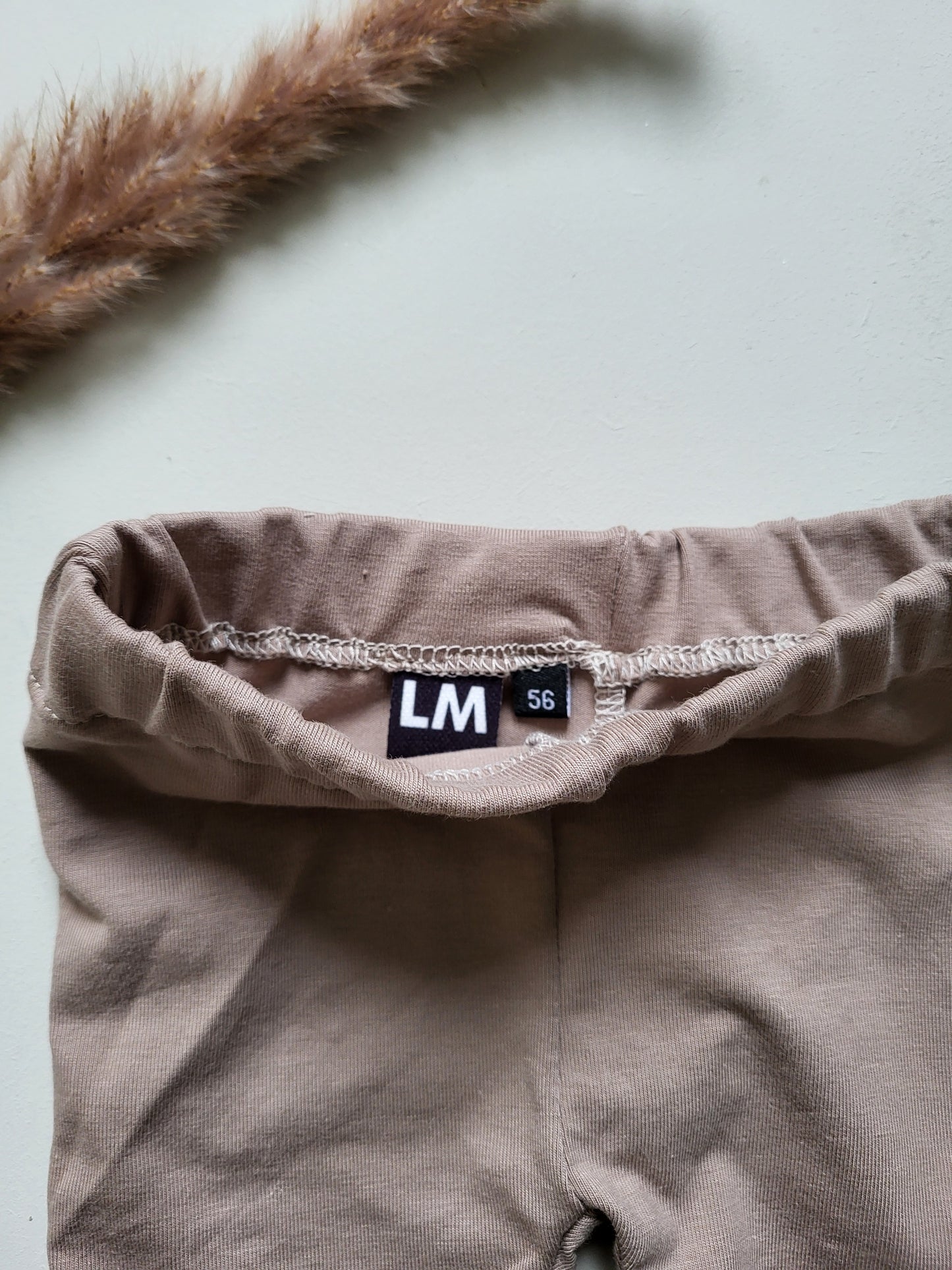 Ontdek de liefste baby broekjes van Littlemay.nl | Baby broekje Donker beige