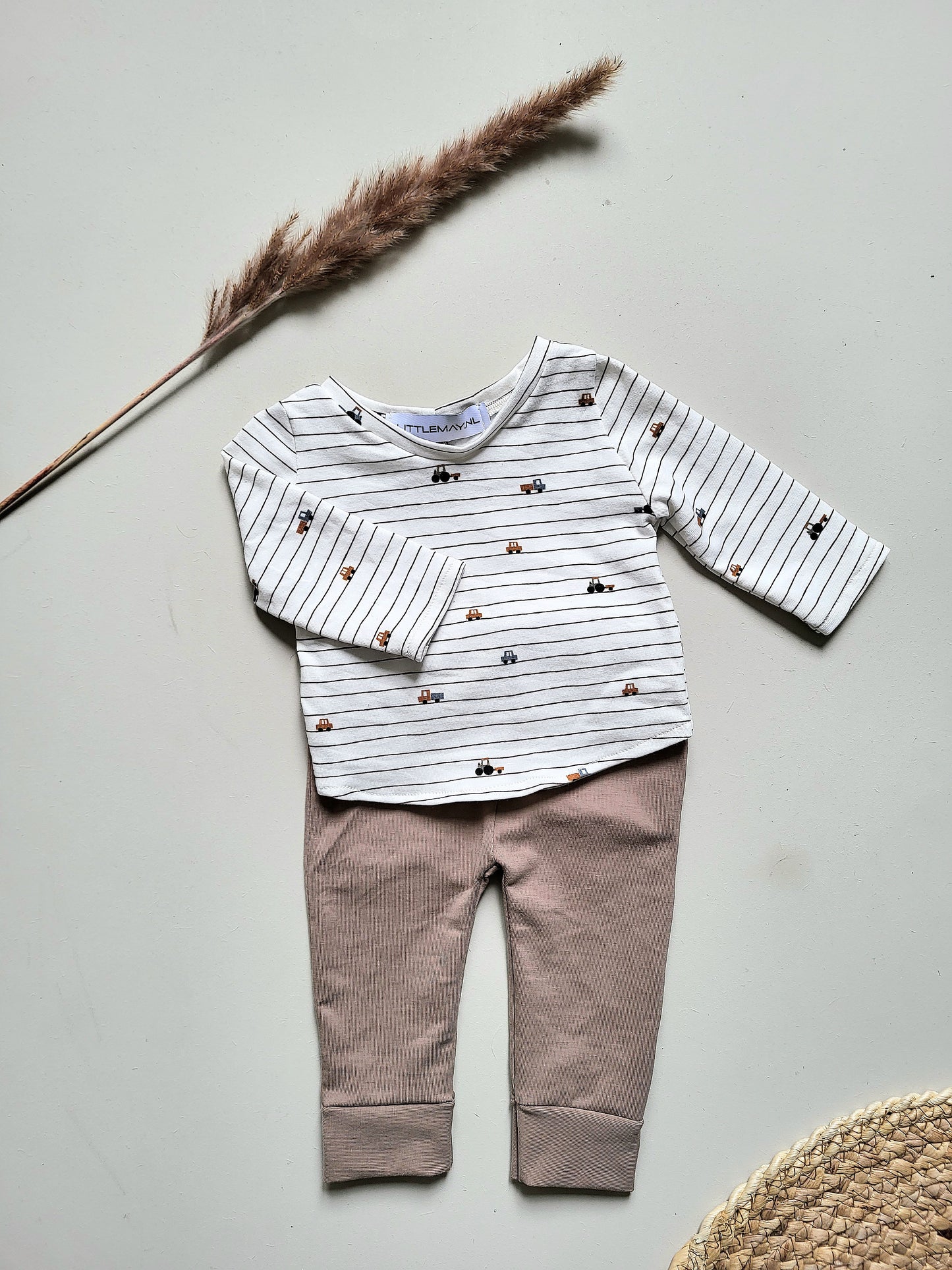 Ontdek de liefste baby broekjes van Littlemay.nl | Baby broekje Donker beige