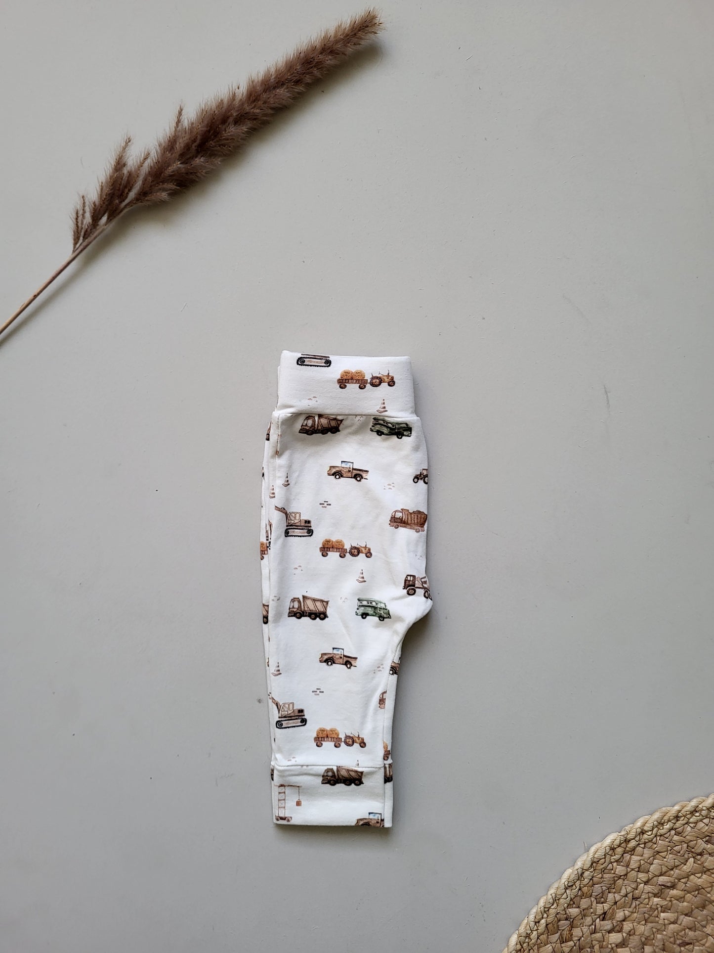 Ontdek de liefste baby broekjes van Littlemay.nl | Baby broekje voertuigen
