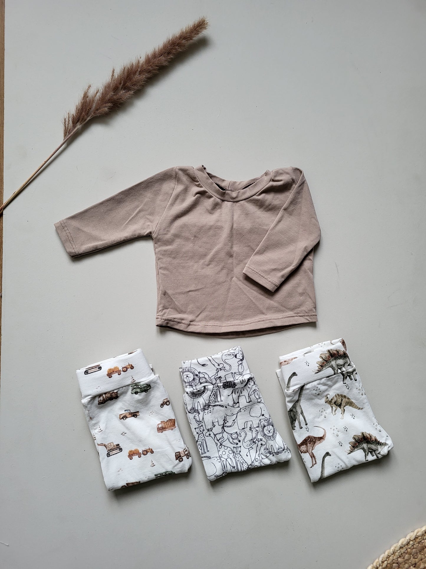Ontdek de liefste baby broekjes van Littlemay.nl | Baby broekje voertuigen