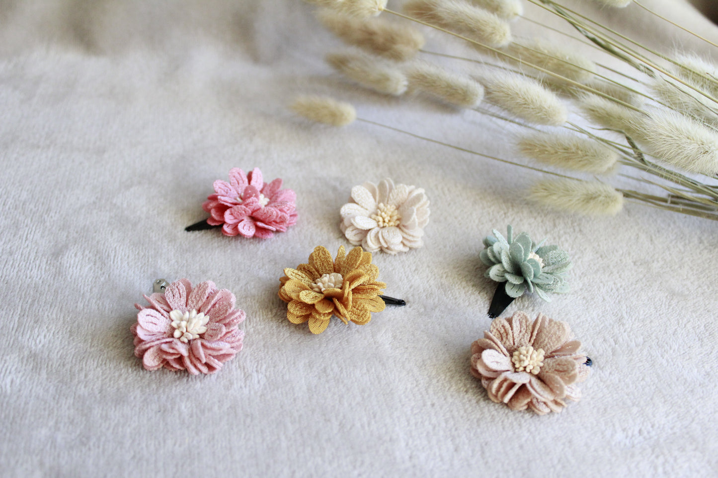 Handgemaakte haarspeldjes met bloemen voor jouw meid.
