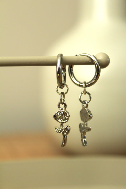 Zilveren oorringen met roos - Stainless steel | Littlemay.nl