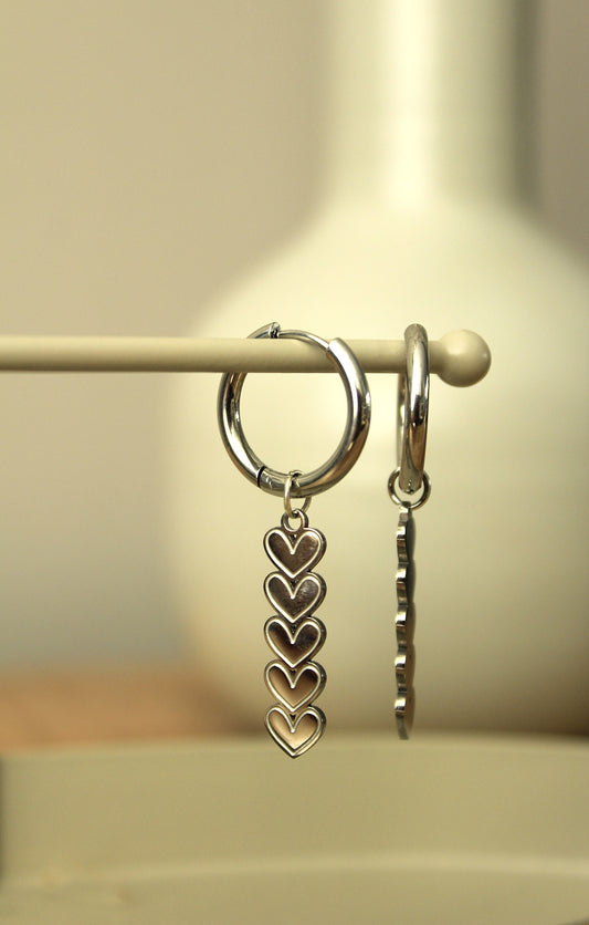 Zilveren oorringen met hartjes - Stainless steel | Littlemay.nl