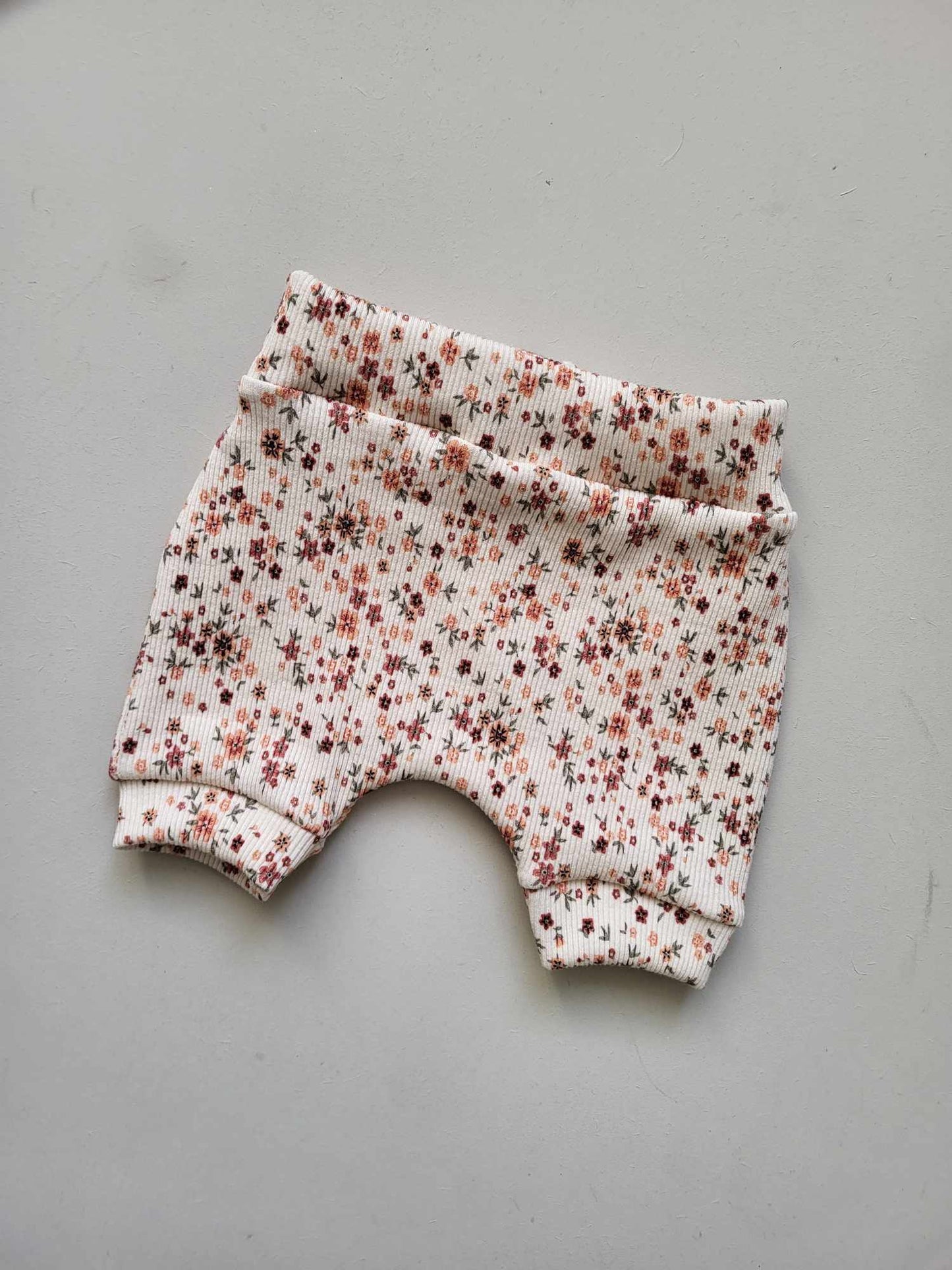 Korte broek Ava voor baby's | Maat 56 -68 bij Littlemay.nl