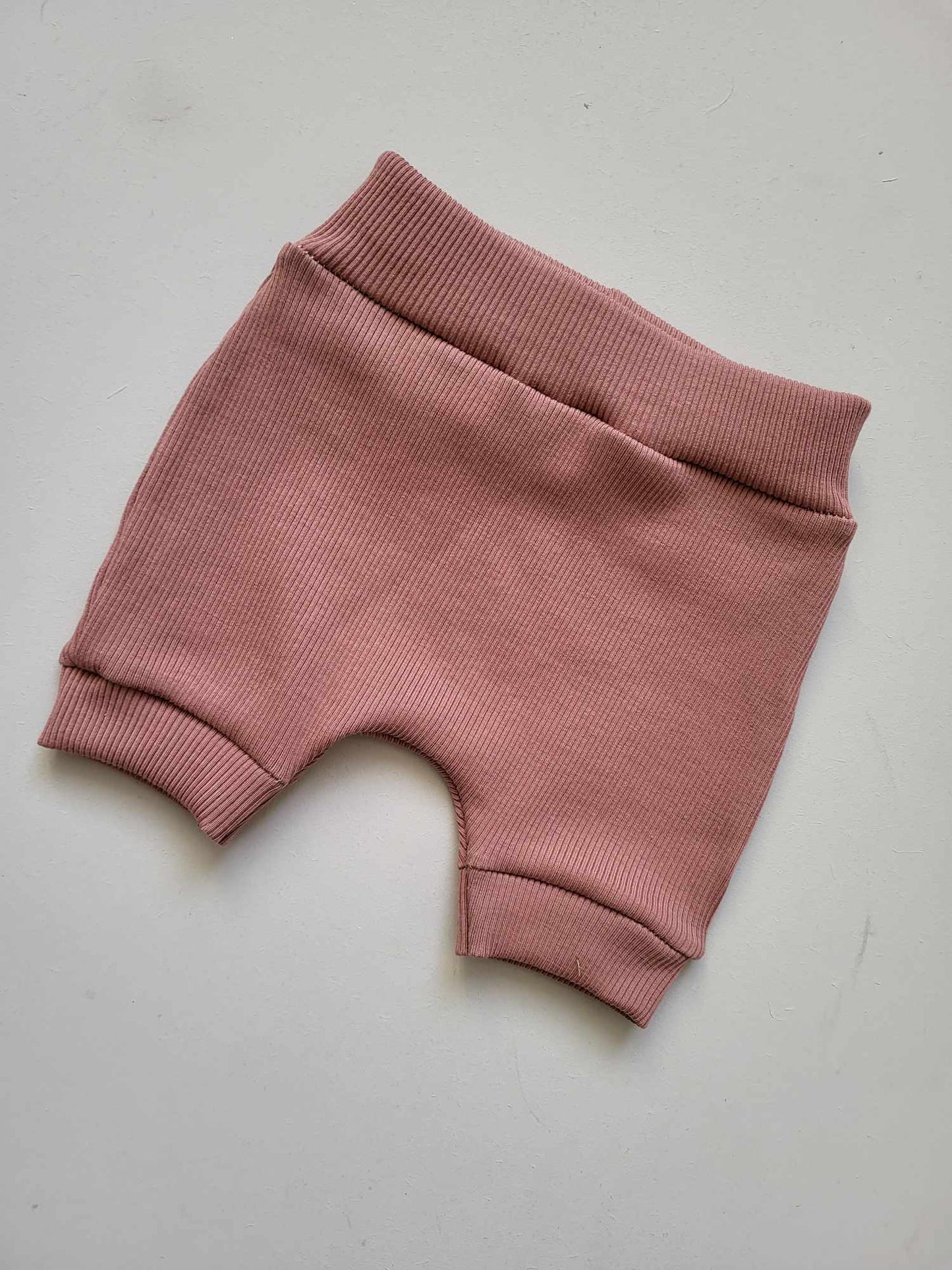 Korte broek klei Roze voor baby's | Maat 56 - 68 bij Littlemay.nl