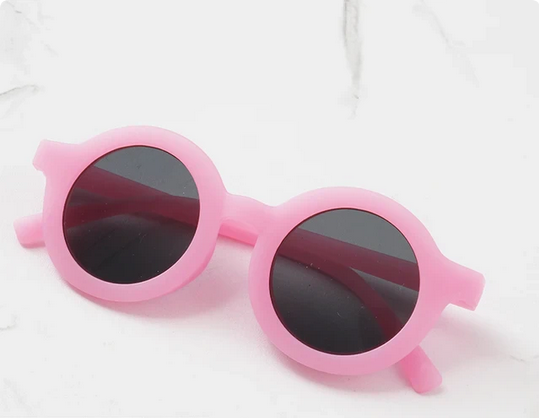 Hip en oldskool! Transparant roze retro kinderzonnebril bij Littlemay.nl