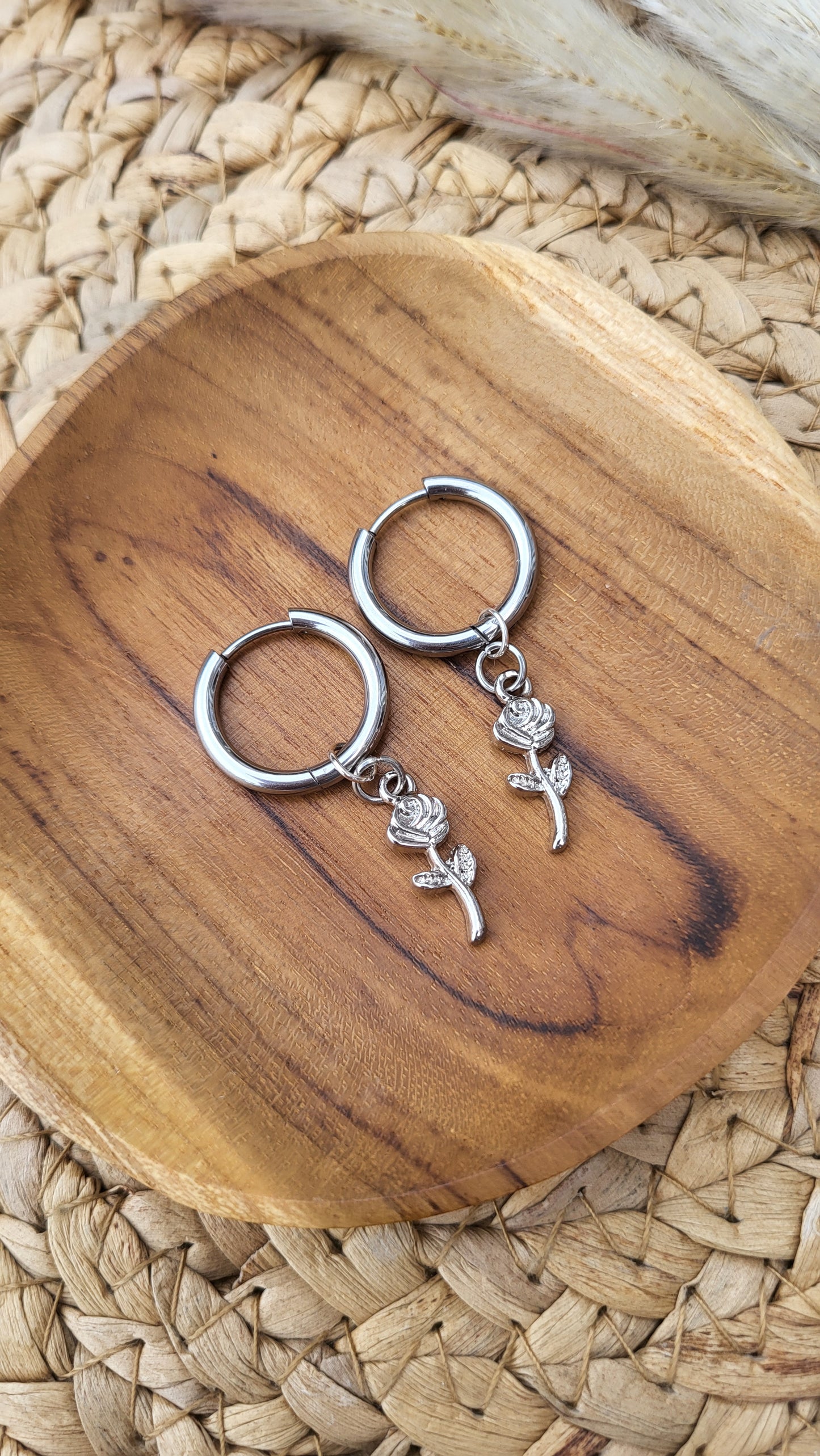 Zilveren oorringen met roos - Stainless steel | Littlemay.nl