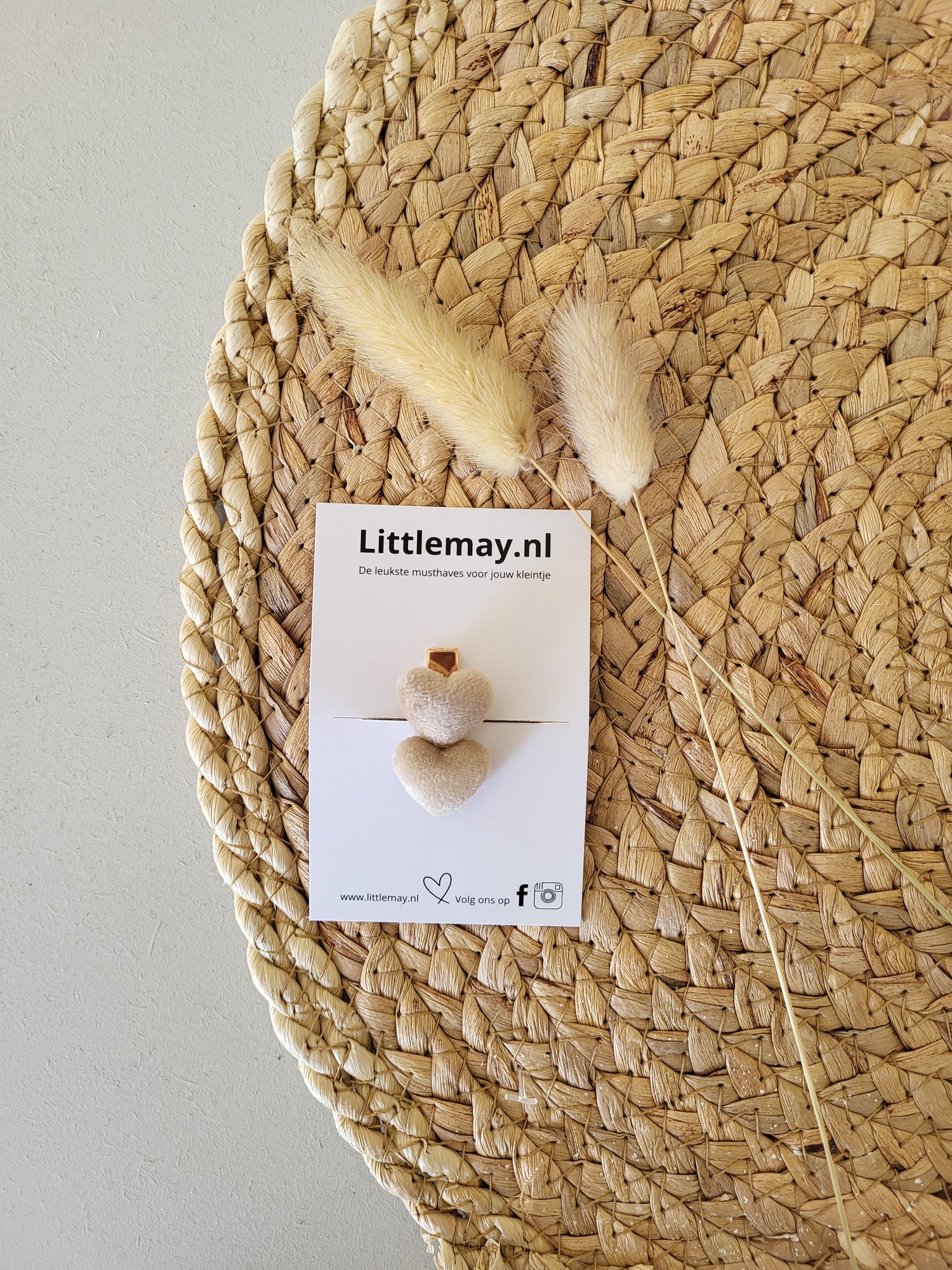 Handgemaakte haarspeldjes met hartjes voor jouw meid. 