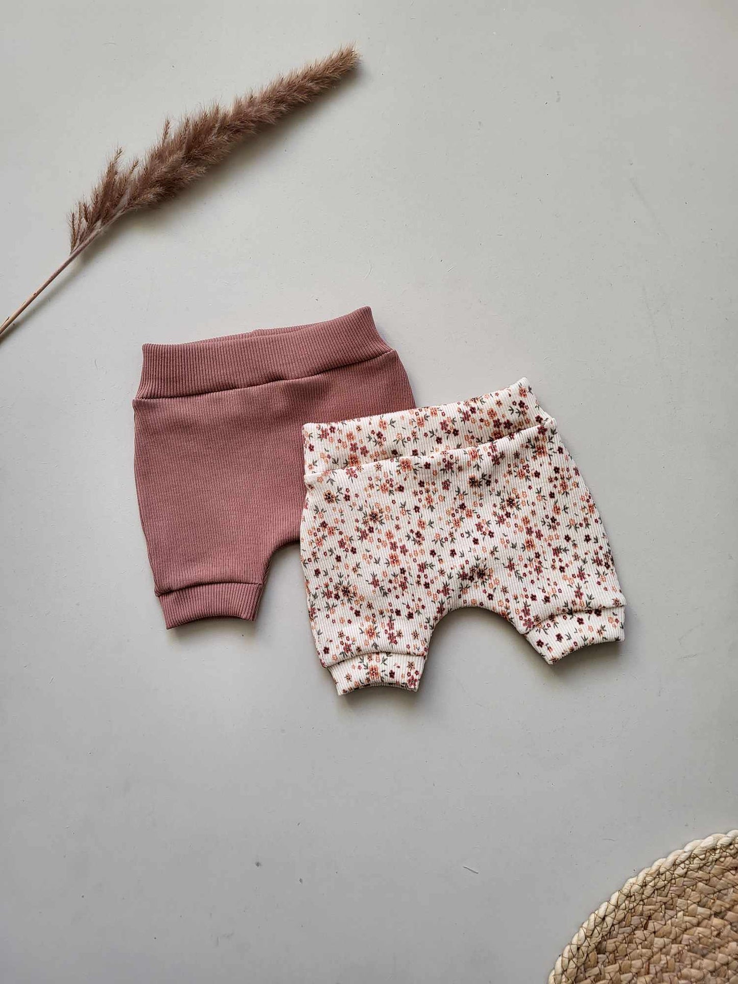 Korte broek klei Roze voor baby's | Maat 56 - 68 bij Littlemay.nl