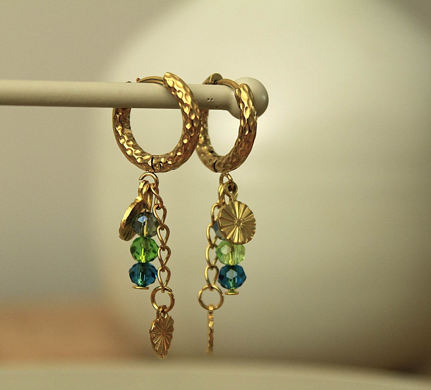 Stainless steel oorringen met hangers | Groen - Blauwe kralen