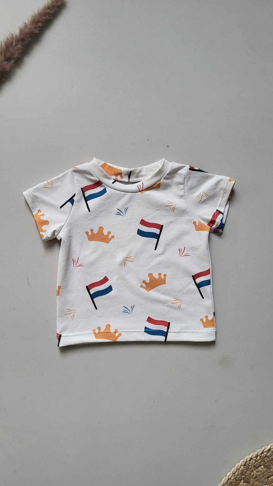 Handgemaakt baby T-shirt met kroontjes van Littlemay.nl - Comfortabel en zacht. 