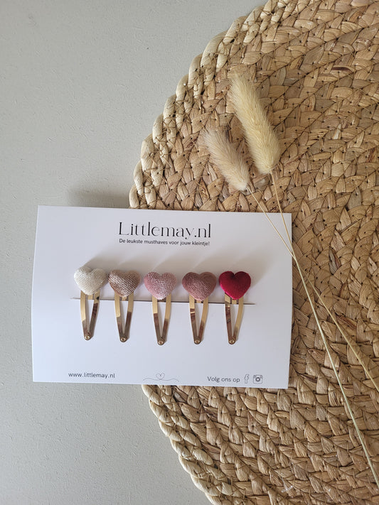 Handgemaakte haarspeldjes met hartjes voor jouw meid. 