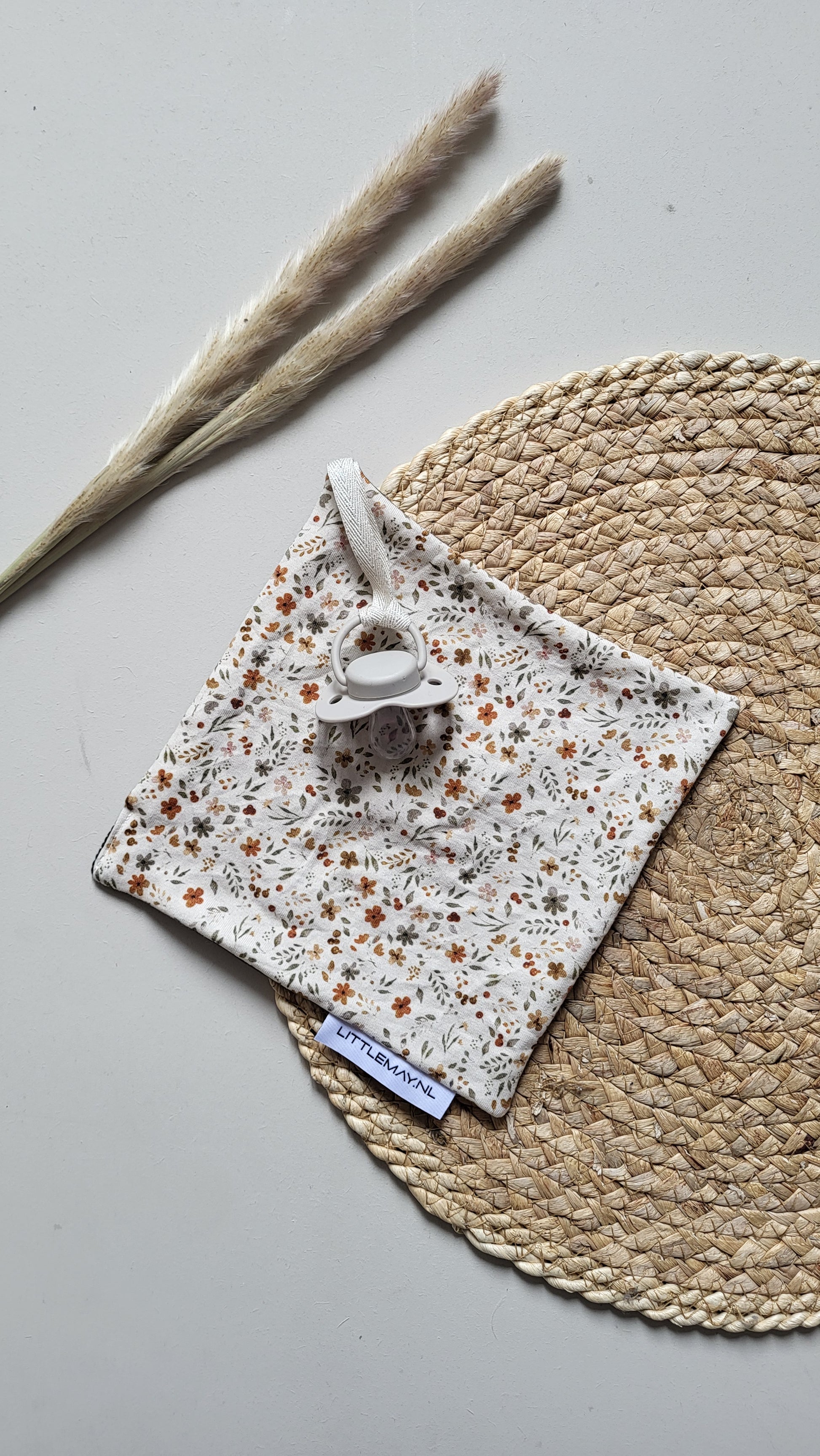 Zachte knuffeldoek Julia voor jouw baby | Verkrijgbaar bij Littlemay.nl