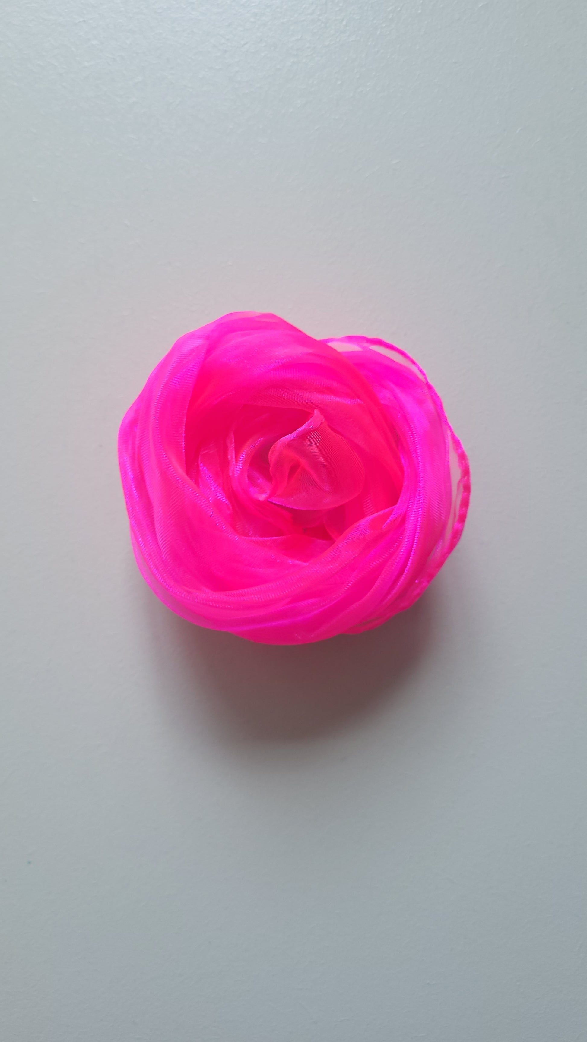 Littlemay.nl |- sensorische-sjaal-neon-roze