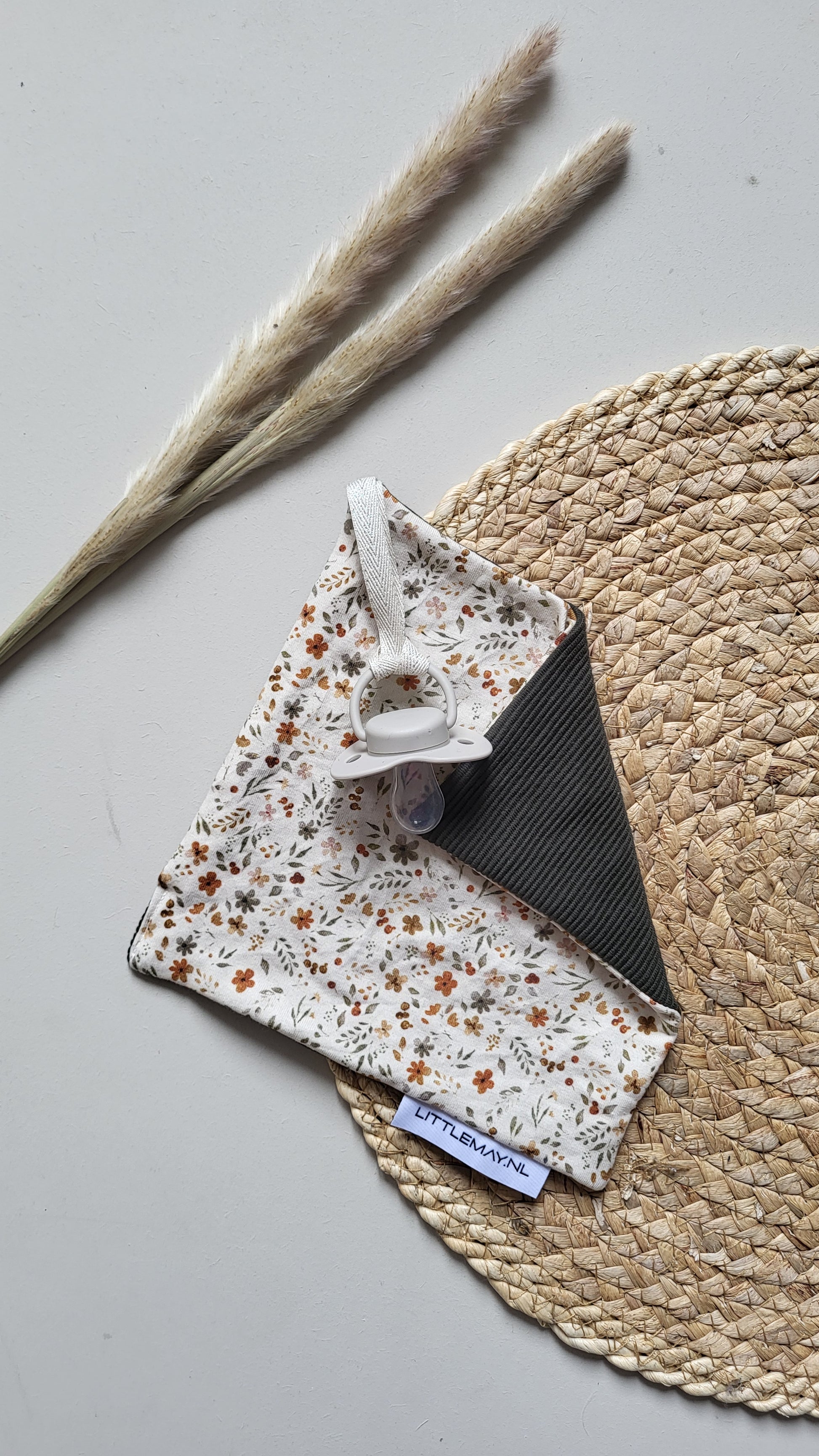 Zachte knuffeldoek Julia voor jouw baby | Verkrijgbaar bij Littlemay.nl