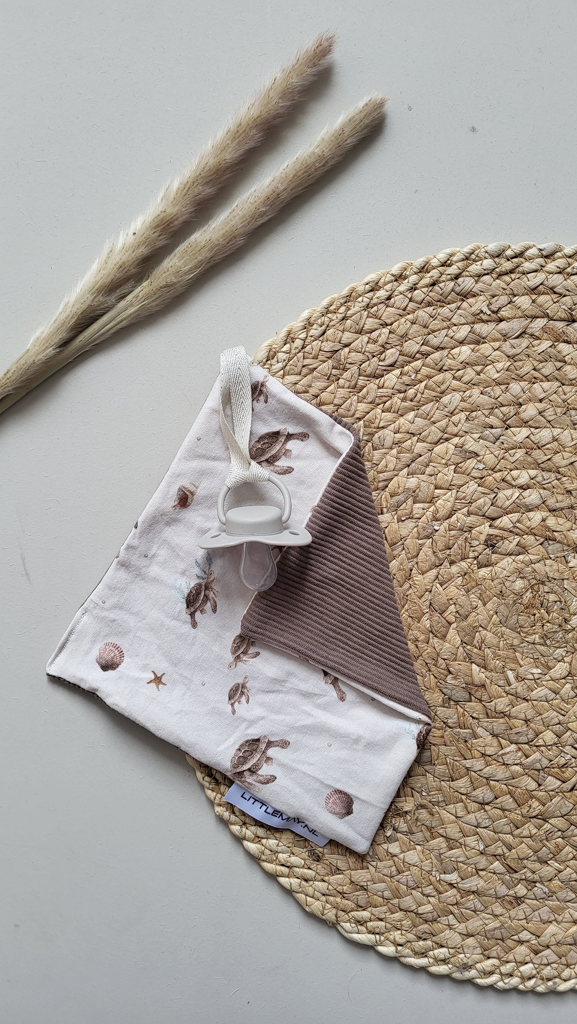 Zachte knuffeldoek Tom voor jouw baby | Verkrijgbaar bij Littlemay.nl