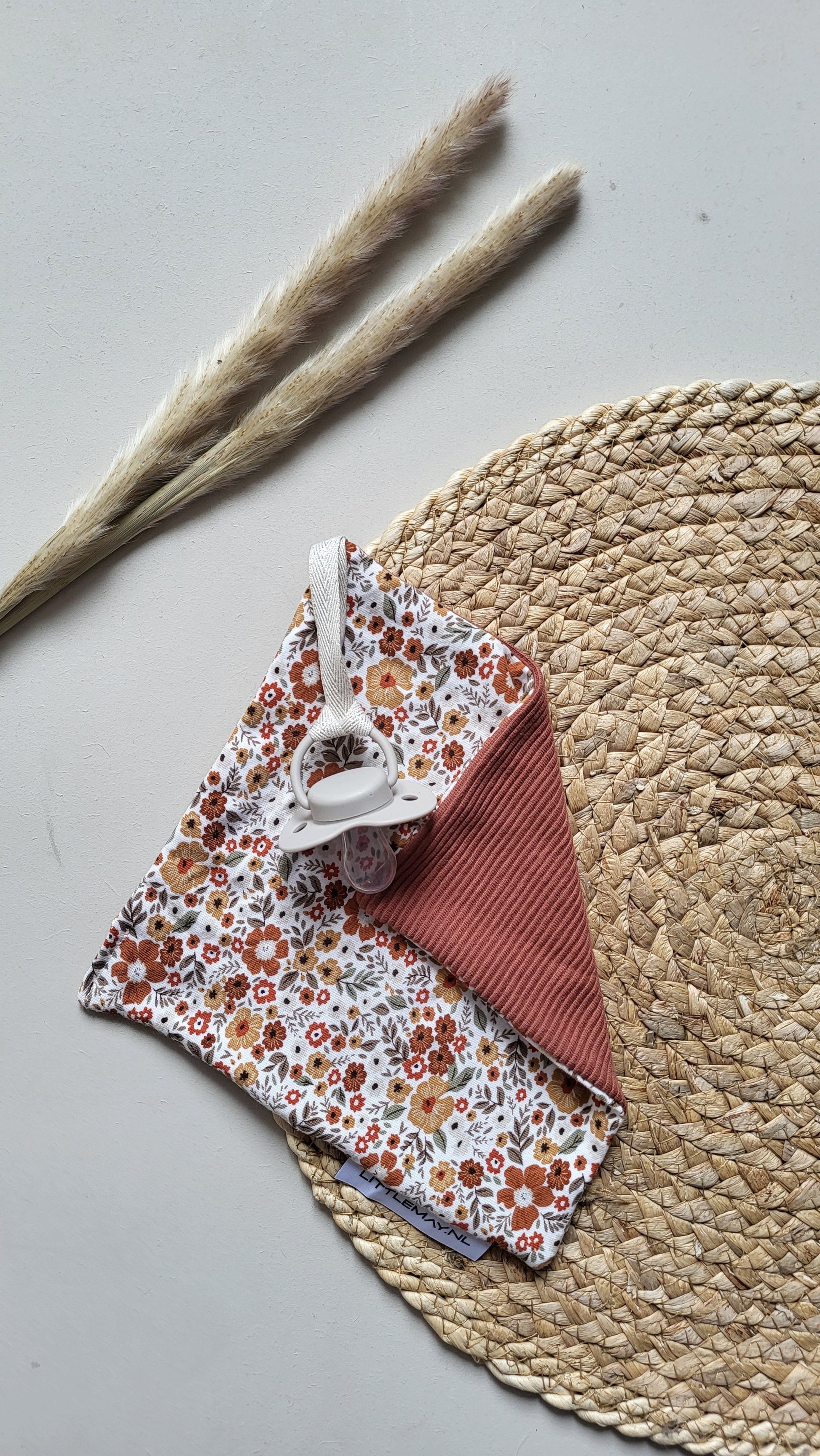 Zachte knuffeldoek Soof voor jouw baby | Verkrijgbaar bij Littlemay.nl