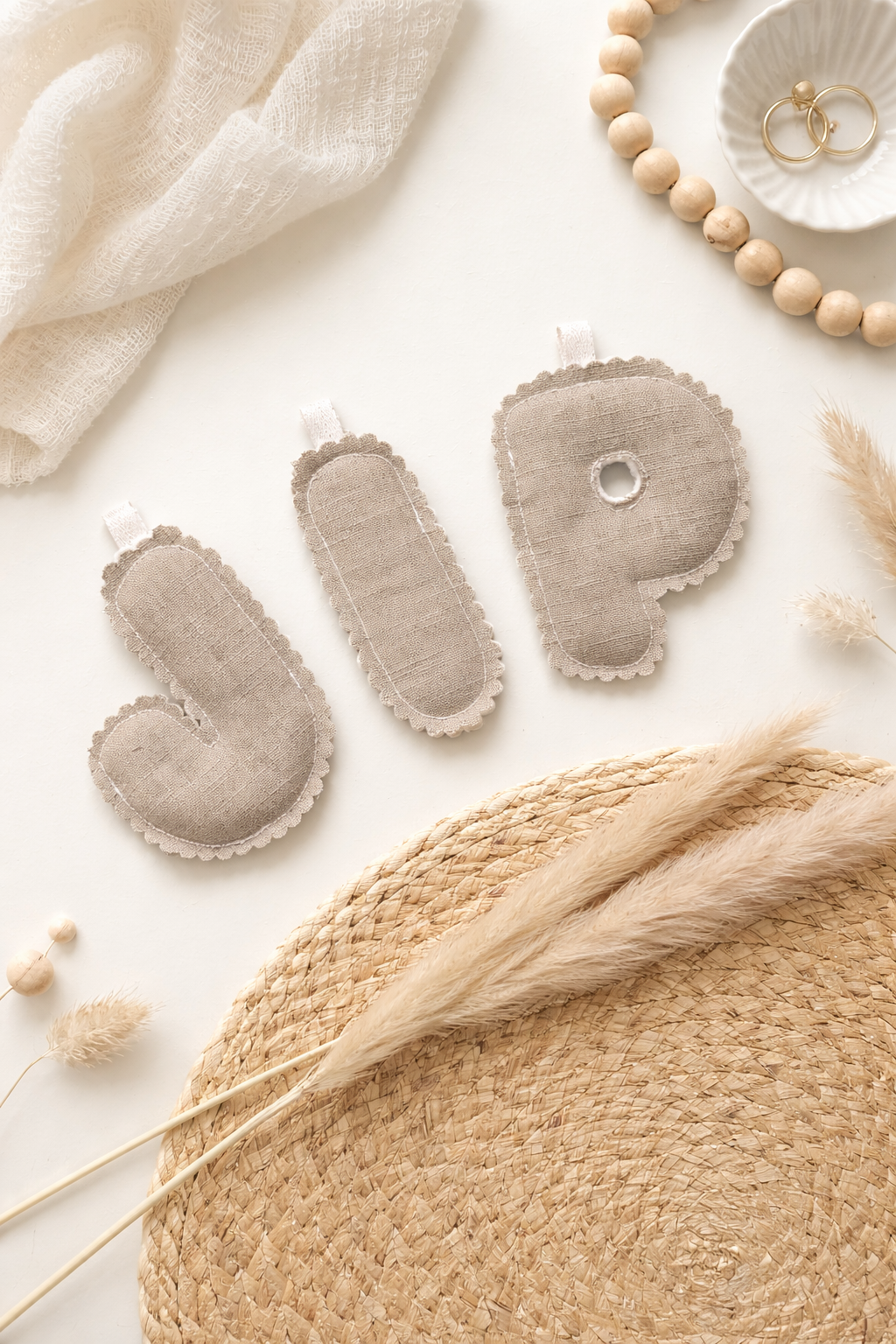 Littlemay.nl | Stoffen naamslinger  Donker Beige