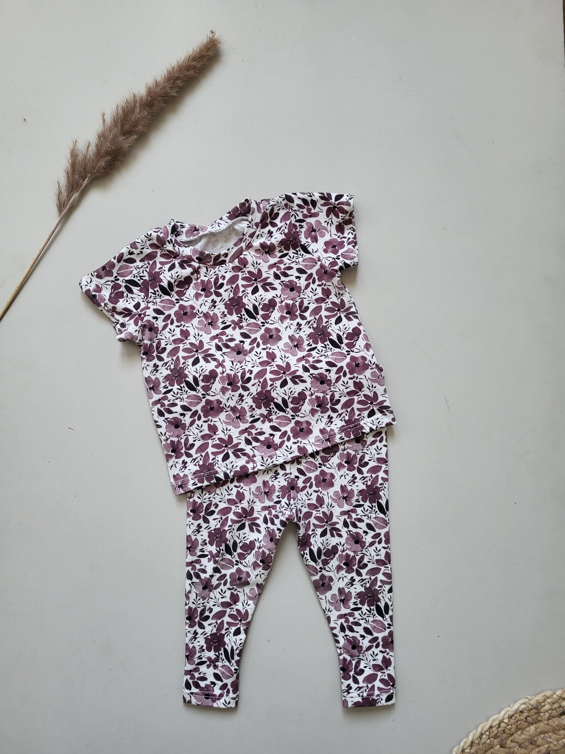 Littlemay.nl | Handgemaakte baby T-shirt | Purple blossom